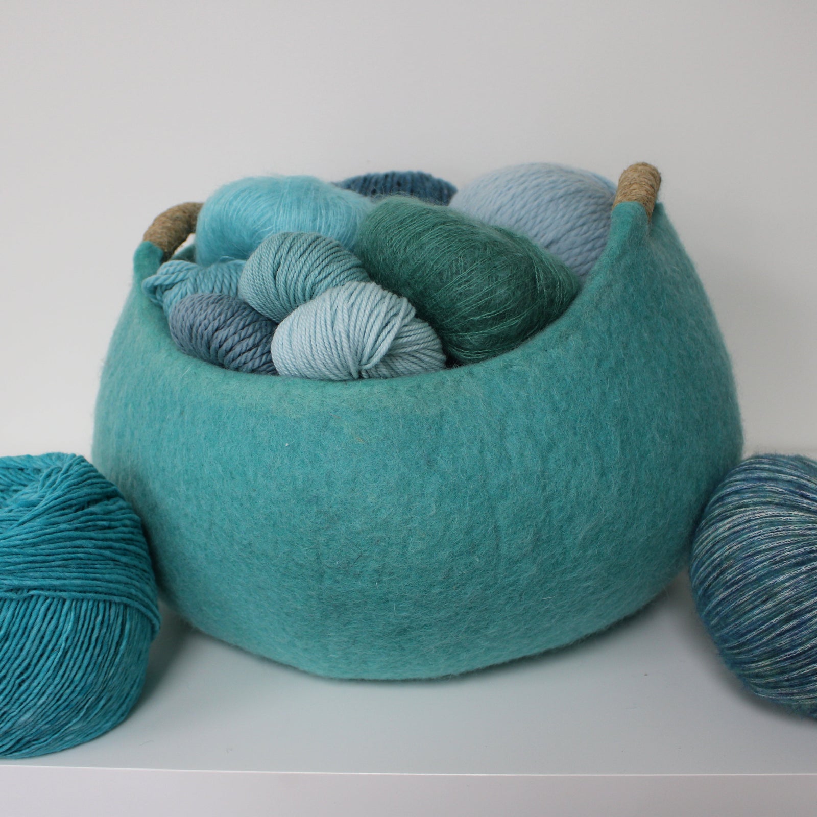 Wool Felt basket with handles in seafoam