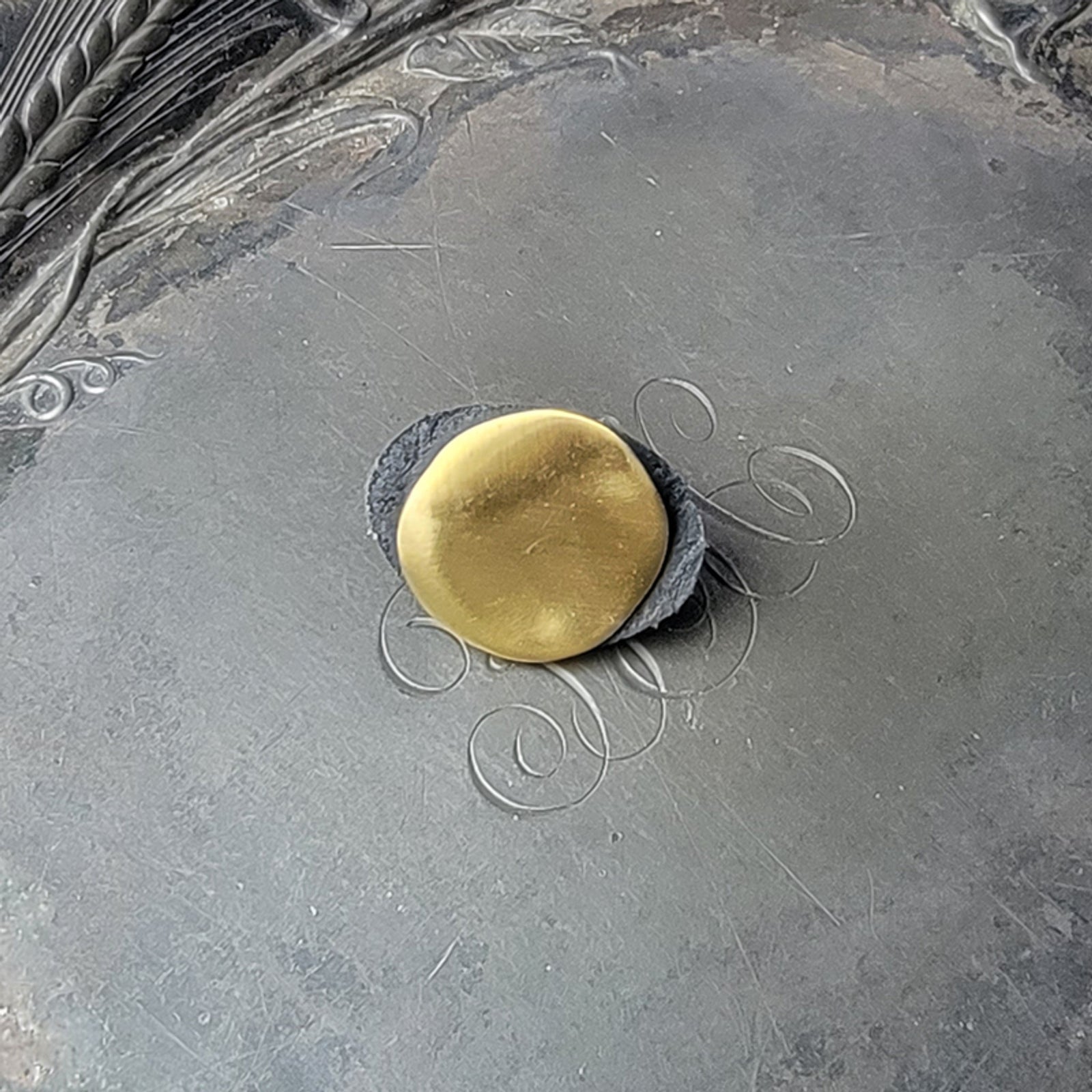 Jul Brass pedestal button