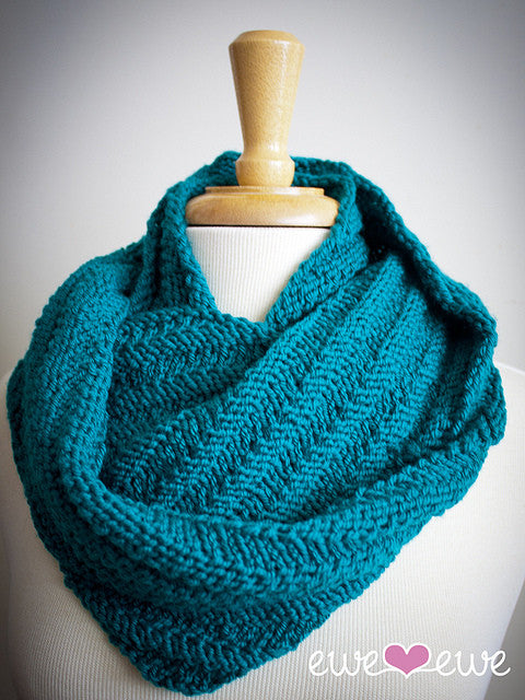 Happy yarn -- Happy Cowl