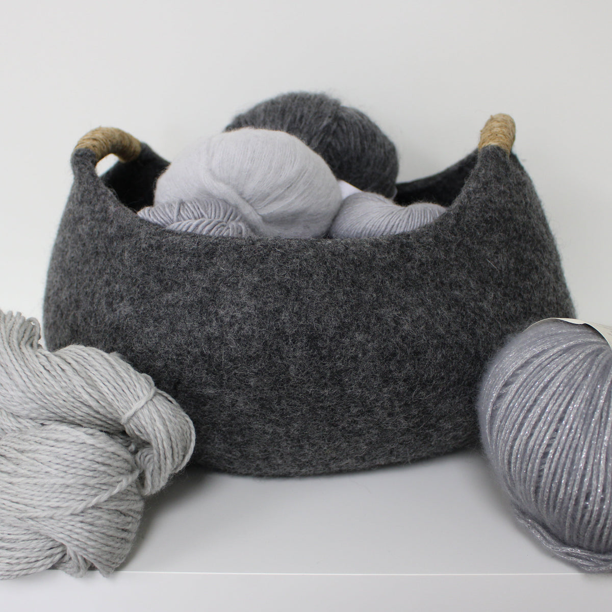 Wool Felt basket with handles in Flecked Steel