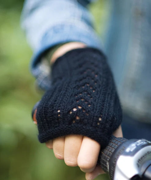 Churchmouse Lace-Back Fingerless Gloves Pattern