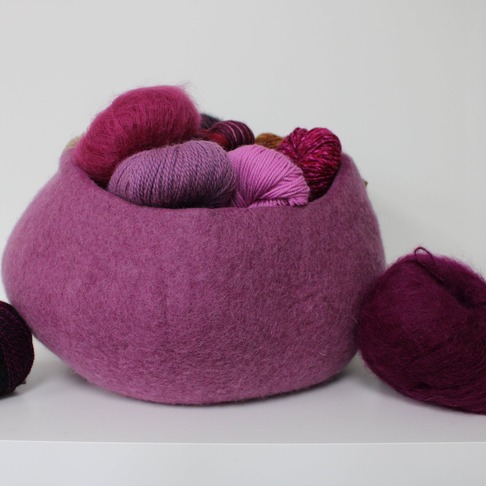 Wool Felt basket with handles in Orchid