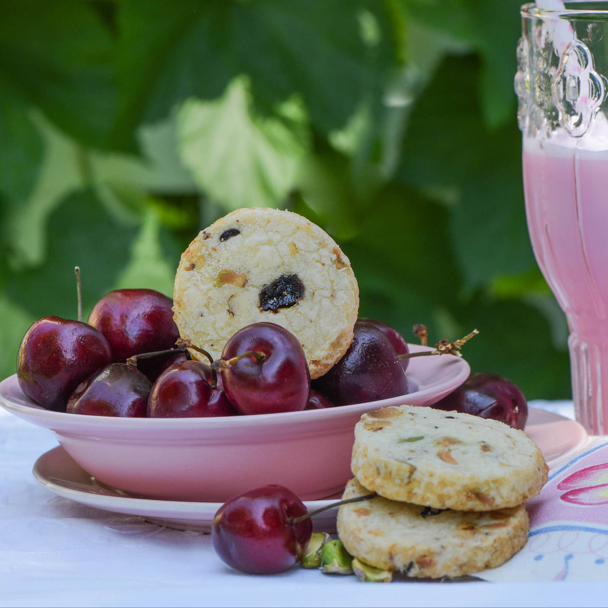 pistachio_cherry_shortbread_cookies