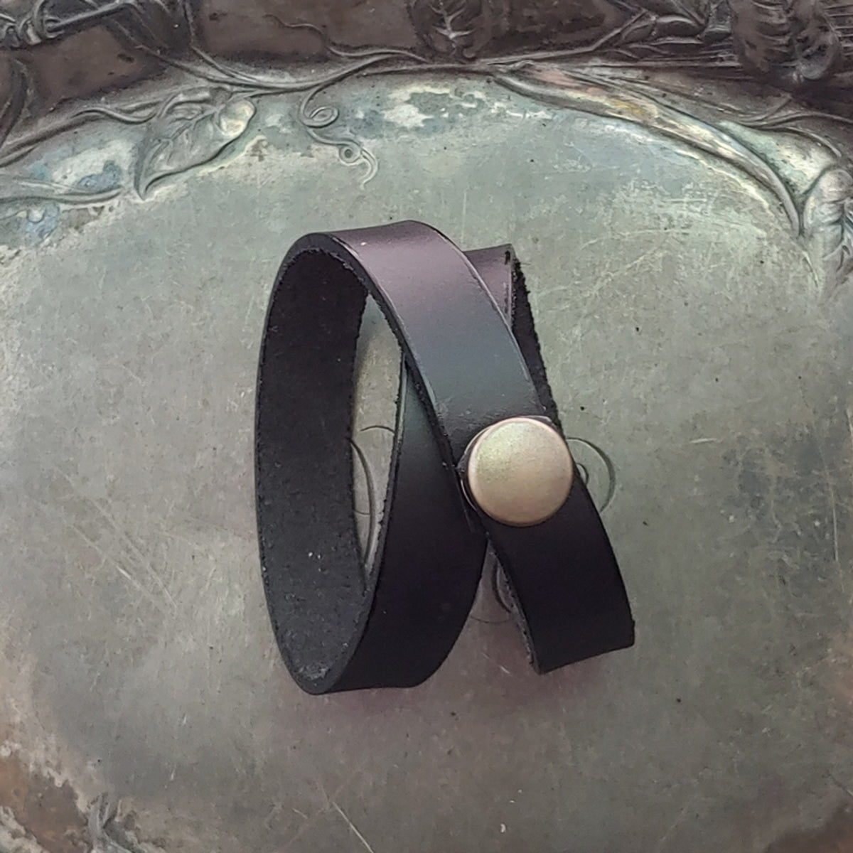 Jule leather shawl cuff pewter with antique nickel stud